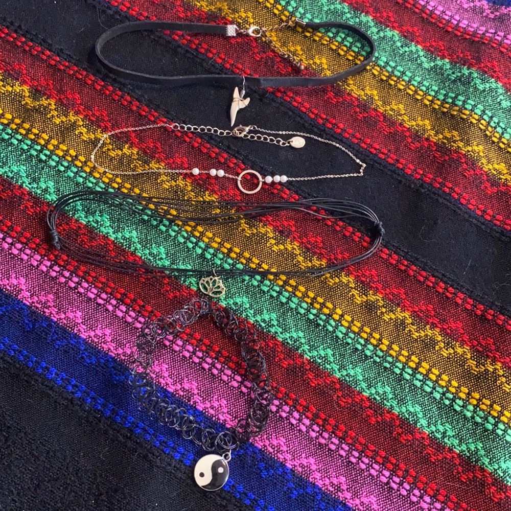 Bundle of 4 chokers